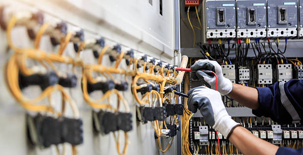 Professional Electrician technician working in Holmes County County, OH